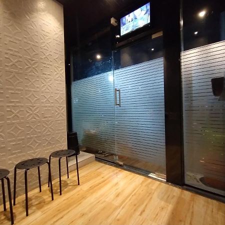Hotel Eros - Near Airport T2 Mumbai Exterior foto